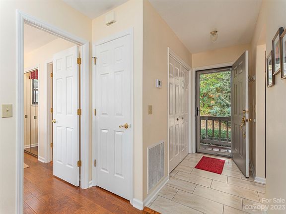 2nd image of 176 Winghaven Hts