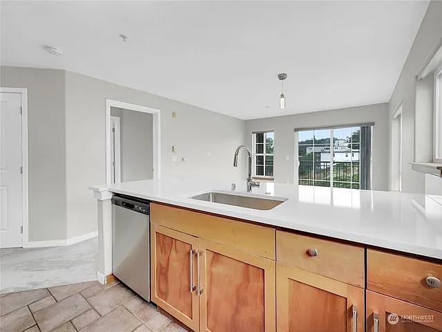 3015 SW Avalon Way #305 — Photo 4