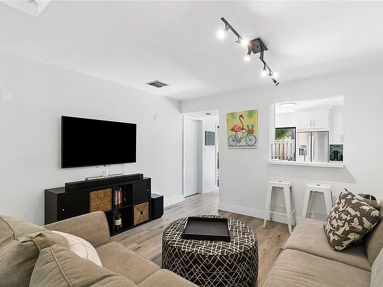 324 City View Dr — Photo 8