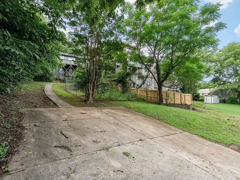 Duplex Apartment on 17th Avenue — Photo 16