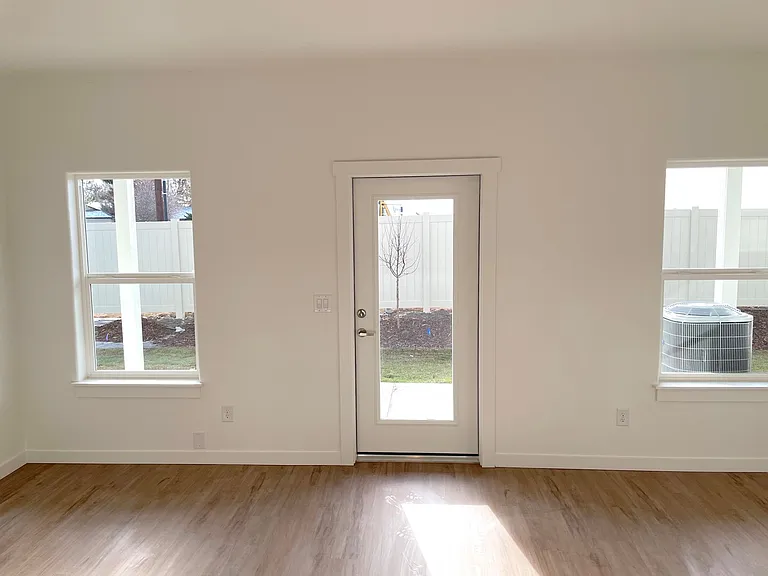 5500 Cherry Ln — Photo 8