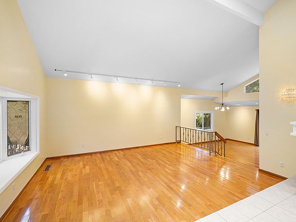 3rd image of 3820 Honolulu Ave
