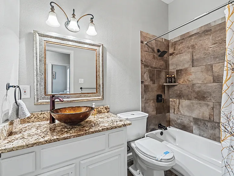 2451 Valley View Dr — Photo 32