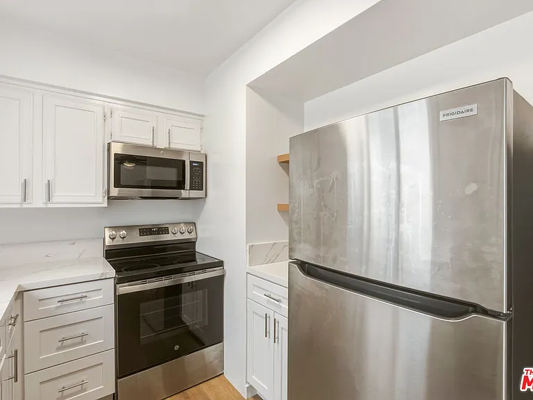 1330 Yale St #2 — Photo 12