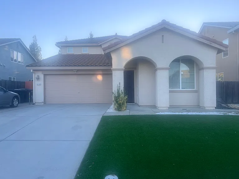 8178 Kayleen Ct — Photo 1