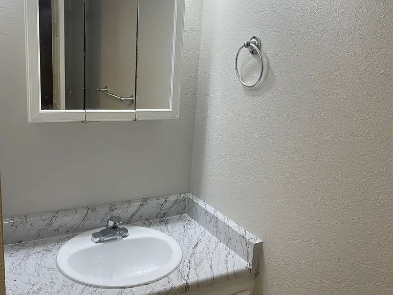 Redmond Park Apts — Photo 24