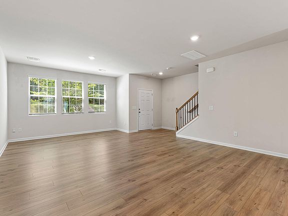 5th image of 205 Stammer Ln