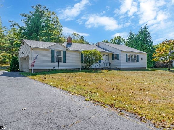 3rd image of 450 Van Holten Rd