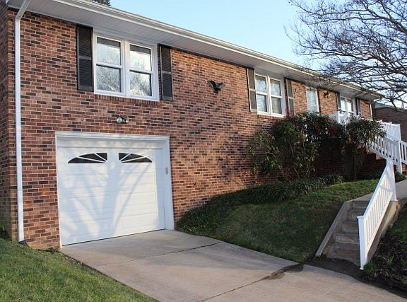 4th image of 116 Kittyhawk Dr