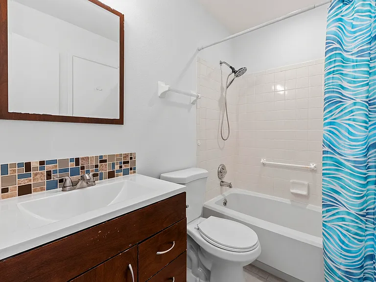 1431 SE Berwick Ct — Photo 16