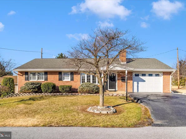 17208 Amber Dr, Hagerstown, MD 21740