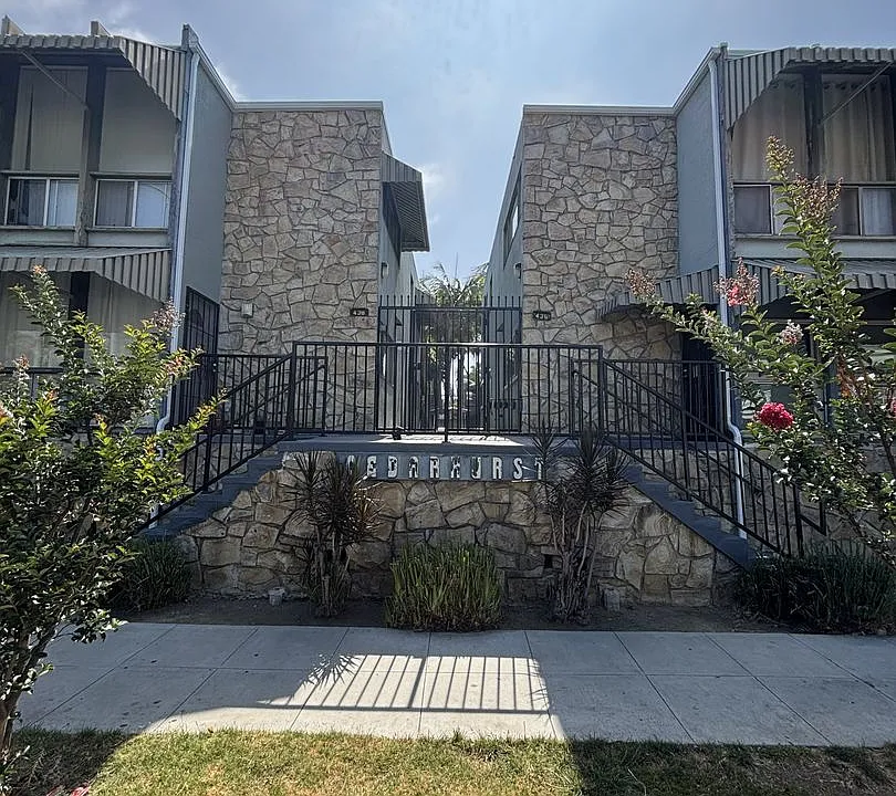 438 Cedar Ave #3