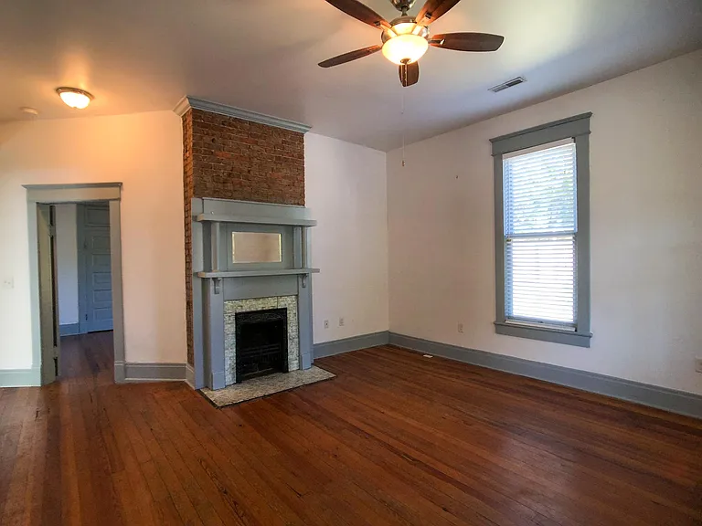1813 Elliott Ave — Photo 4