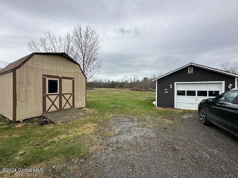 3rd image of 2761 Center Road