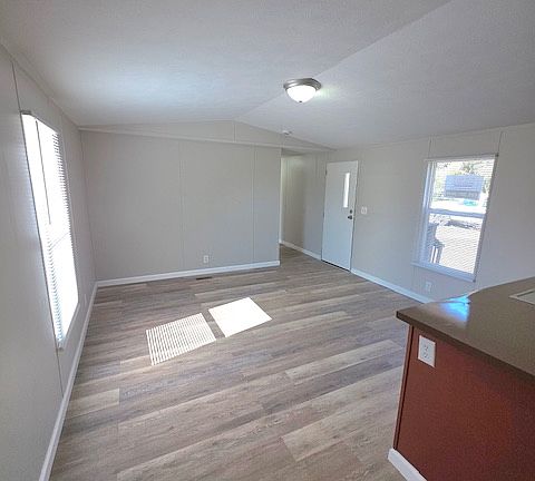 4th image of 900 Kathleen Dr #28