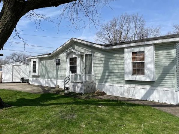 22 Homecrest Ave, Pontiac, IL 61764