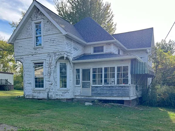 216 & 1/2 SE 1st St, Loogootee, IN 47553