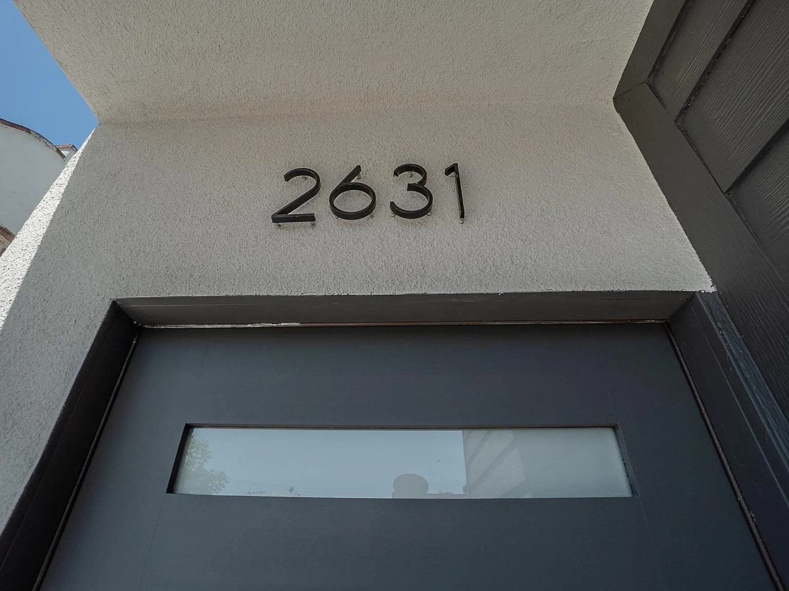 2631 S La Salle Ave — Photo 1