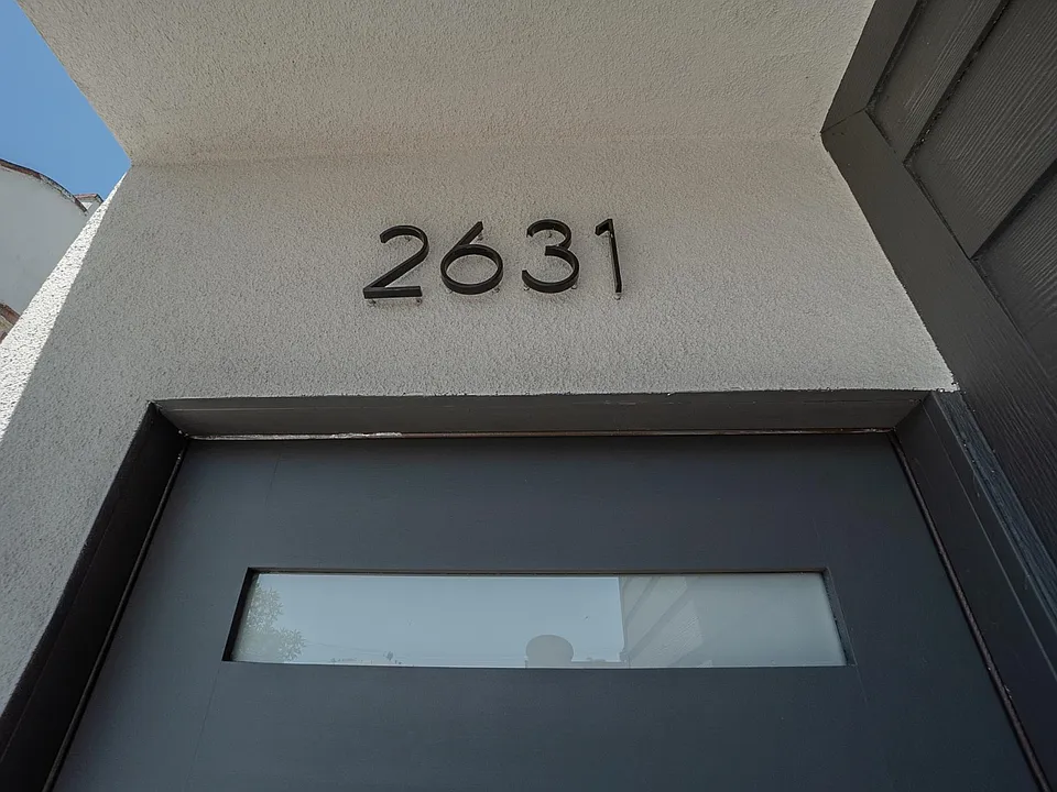 2631 S La Salle Ave