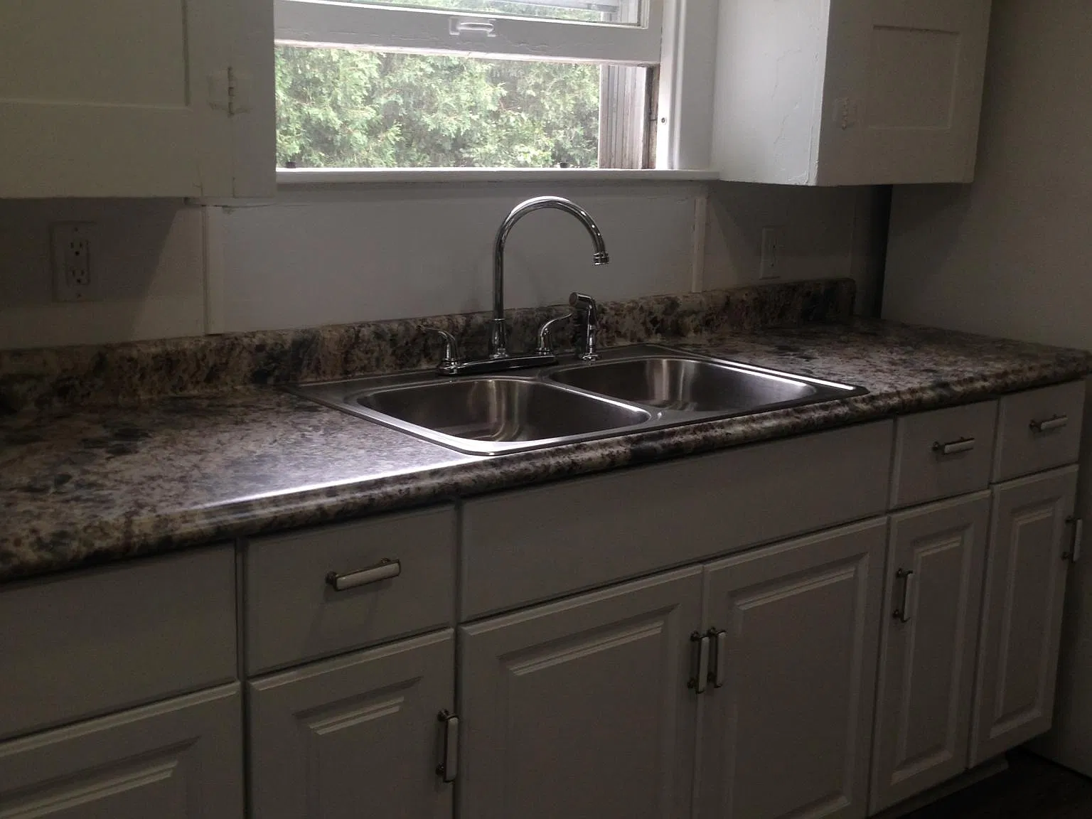 3 bed, 1.5 bath, 1800 sqft, $2,800 — Photo 2