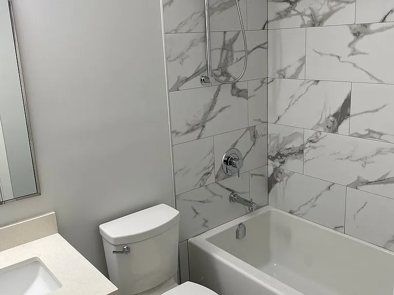 345 Dufferin St — Photo 8