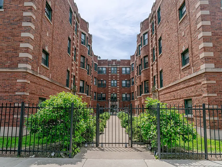 Gunnison Condos — Photo 2