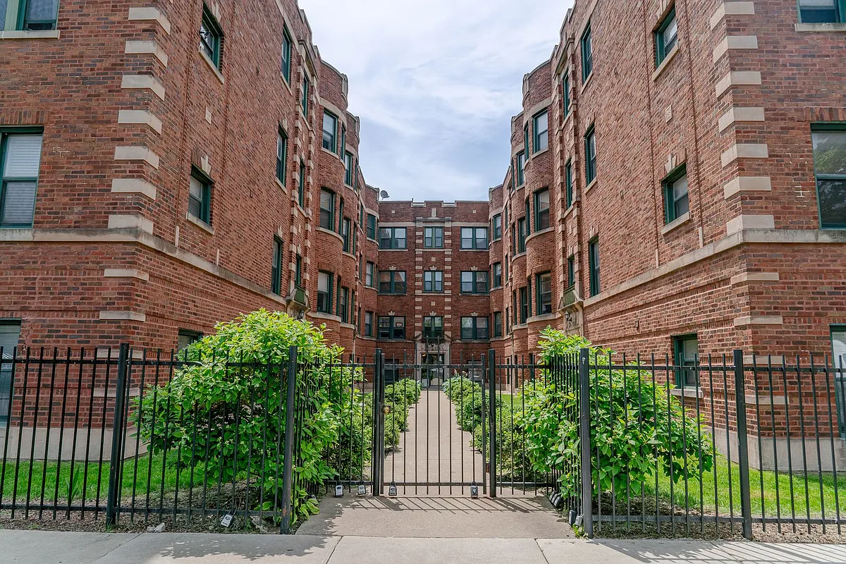 Building Photo - Gunnison Condos
