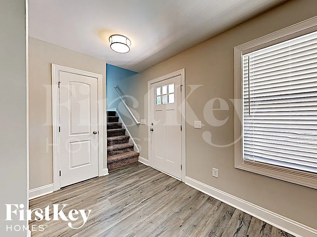 3 bed, 2.5 bath, 1300 sqft, $1,785 — Photo 2