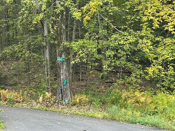 2nd image of 42 Woronoco Rd
