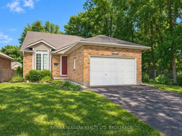 3417 Michelle Ct, Niagara Falls, ON L2H 3E7