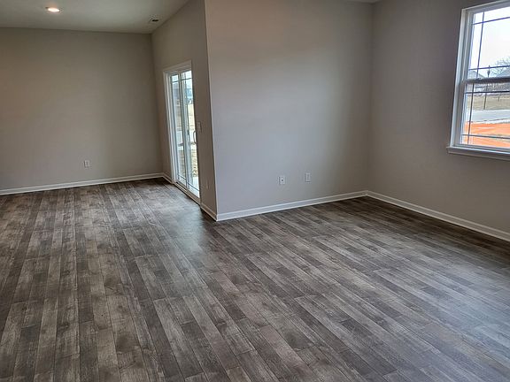 3rd image of 1572 Fairmount Dr