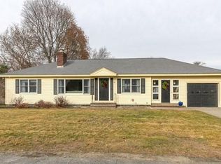 36 Cleghorn Ln, Tewksbury, MA 01876