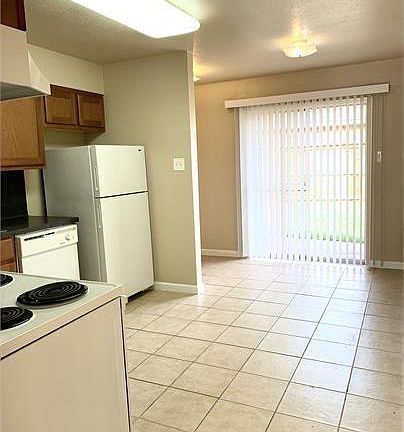 3rd image of 1615 Cloverdale Ct