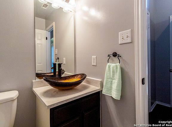 5th image of 1012 Villa Elm