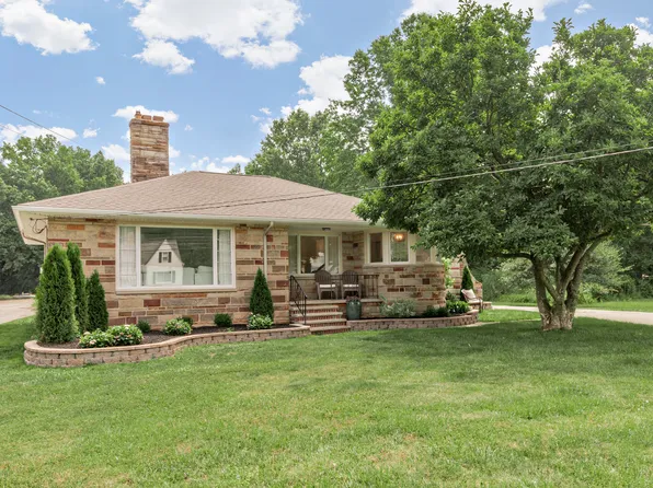 569 Bishop Rd, Highland Heights, OH 44143