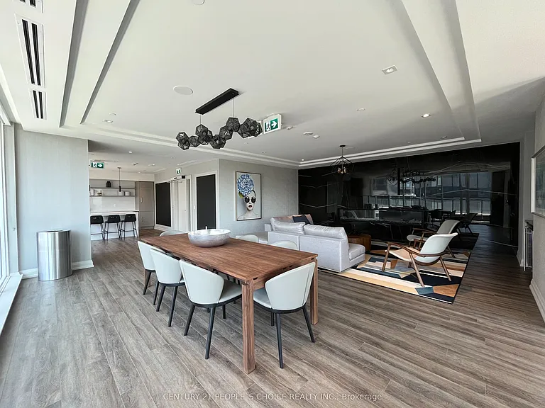 212 King William St #703 — Photo 32