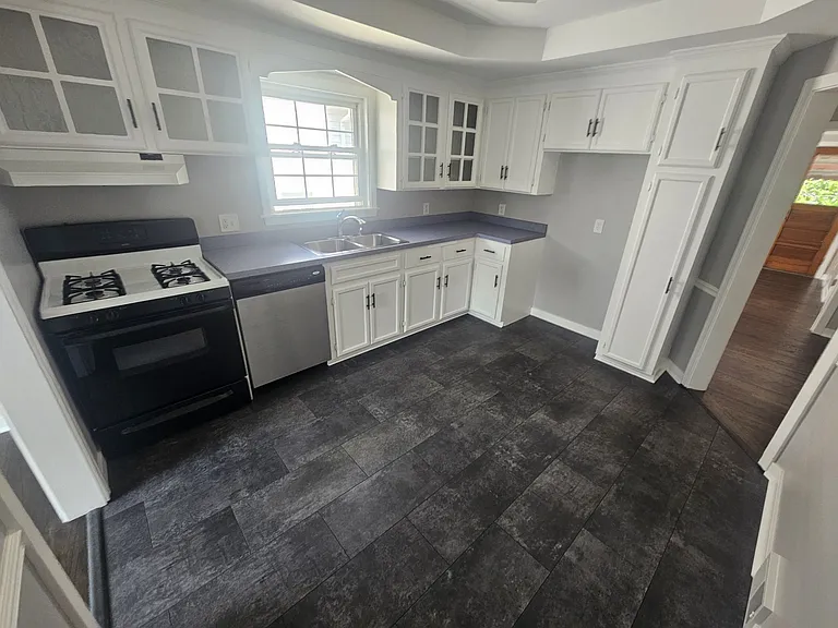 38 Delham Ave #2 — Photo 6