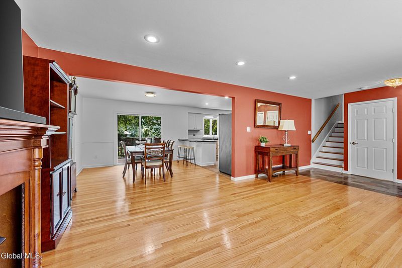 5th image of 2 Hartwood Road