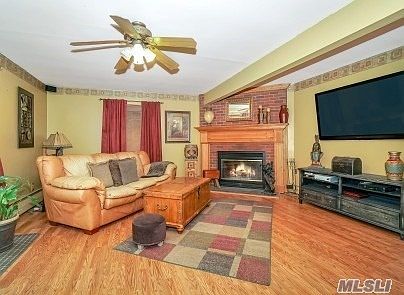 5th image of 11 Howard Ct