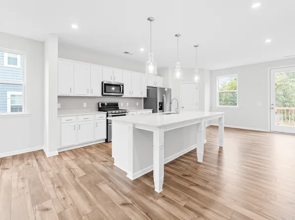4323 Reed Creek Dr, Sherrills Ford, NC 28673