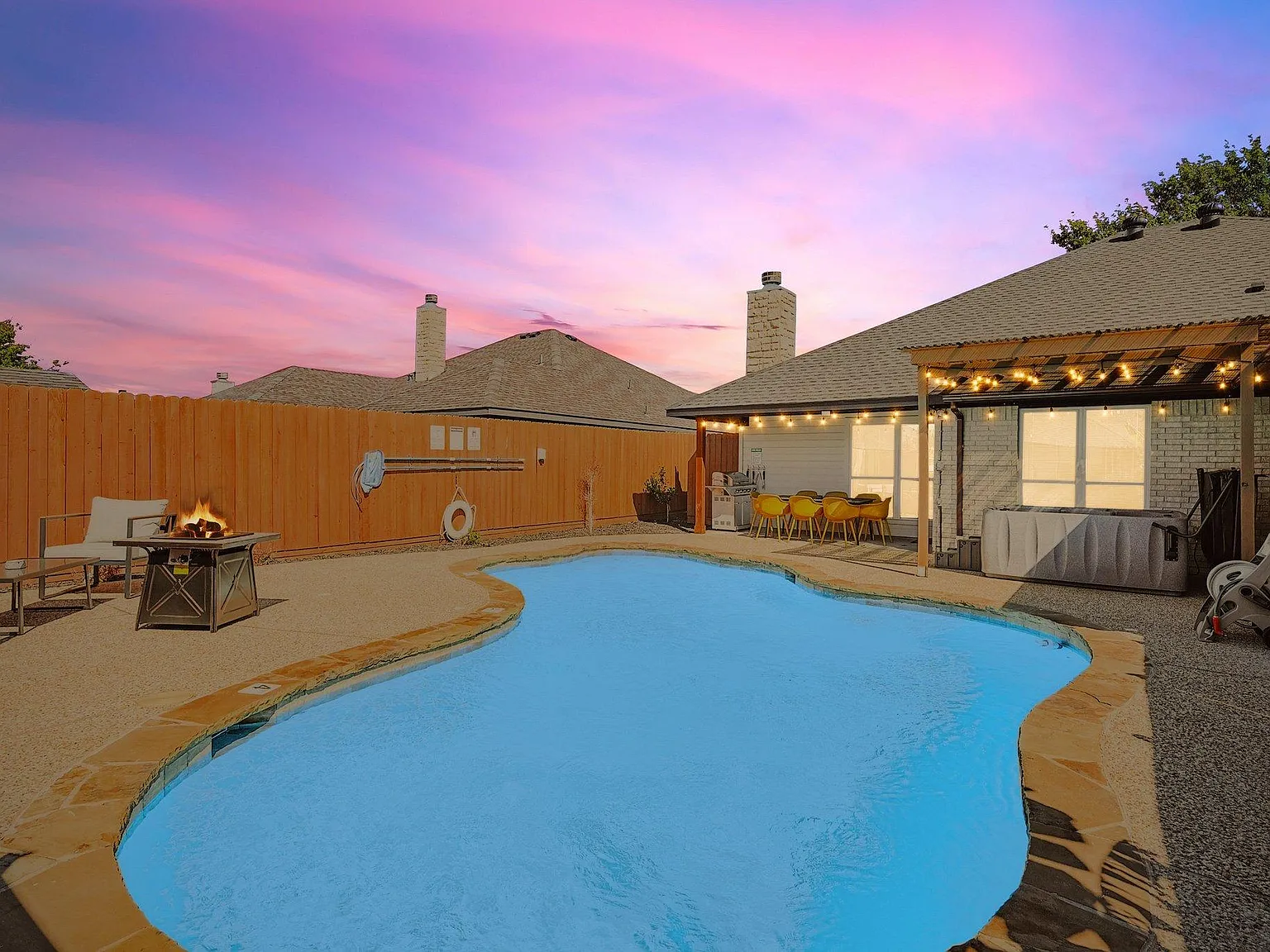 4 bed, 2065 sqft, $9,750 — Photo 1
