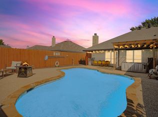 215 Nottingham Dr, Waxahachie, TX 75165