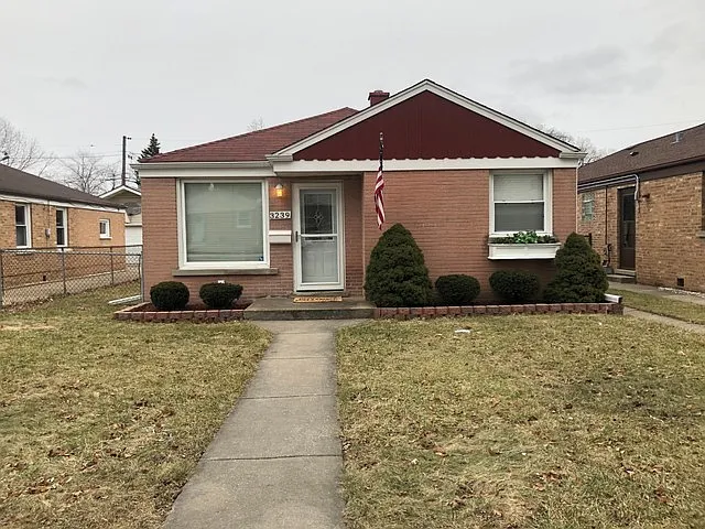 3239 George St photo 1