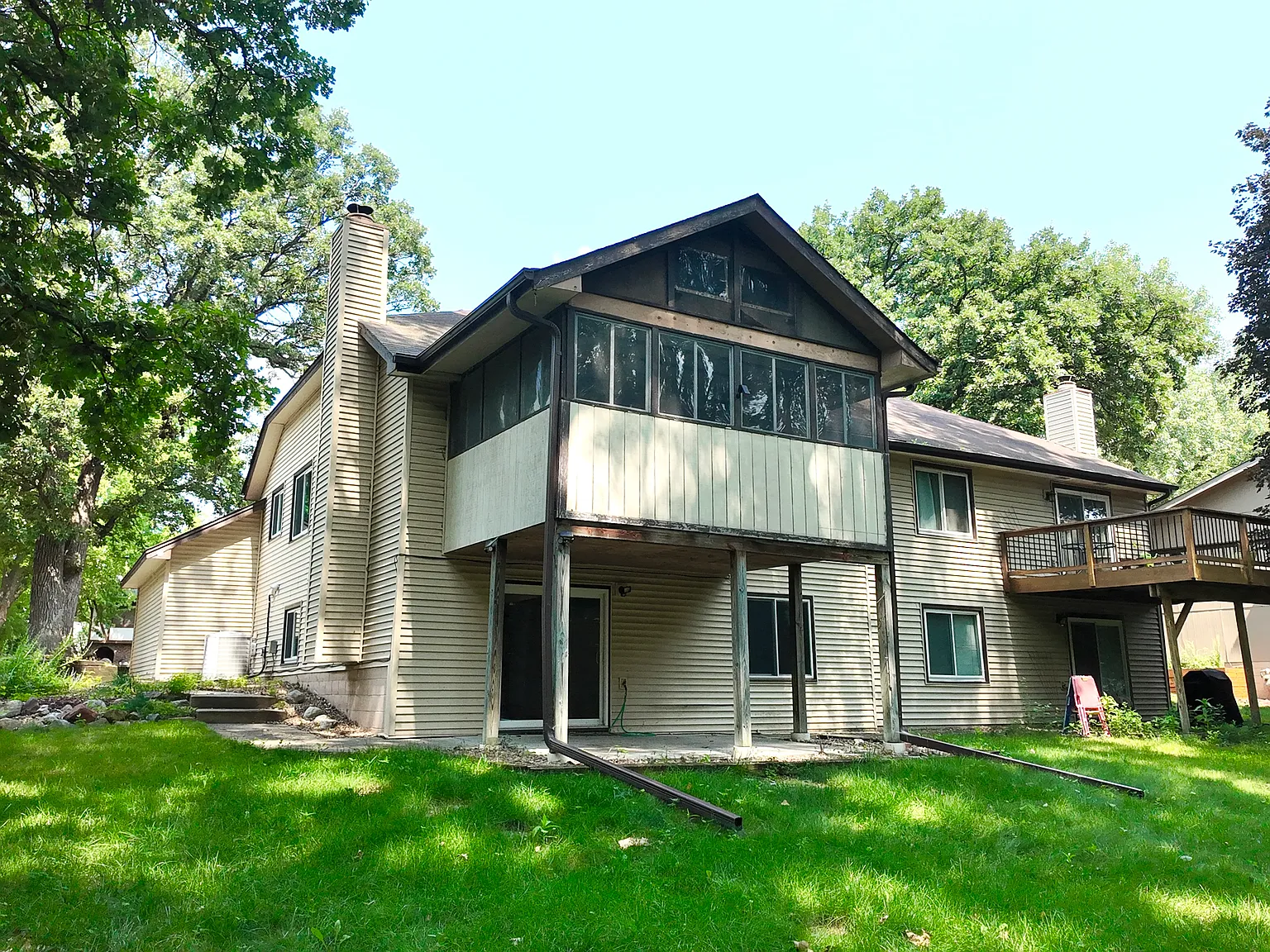 4 bed, 1900 sqft, $2,940 — Photo 4