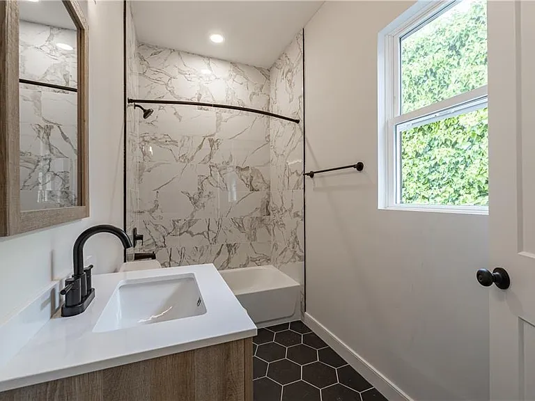 113 S Stafford Ave #B — Photo 7