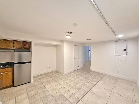 5th image of 2438 E 18th St Floor 1