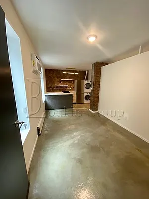 Rented by Bouklis Group | media 10