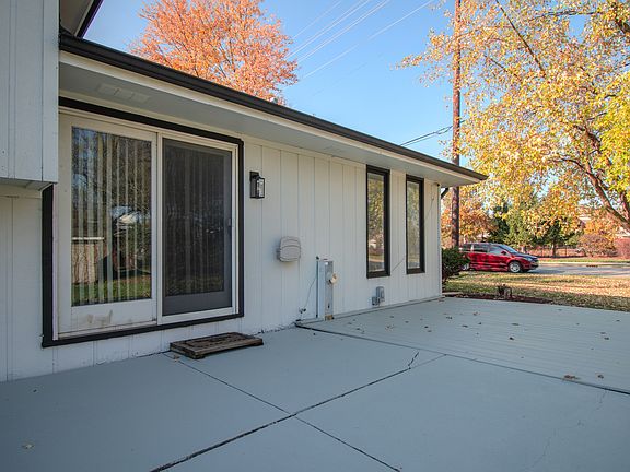 3rd image of 630 Edgebrook Dr