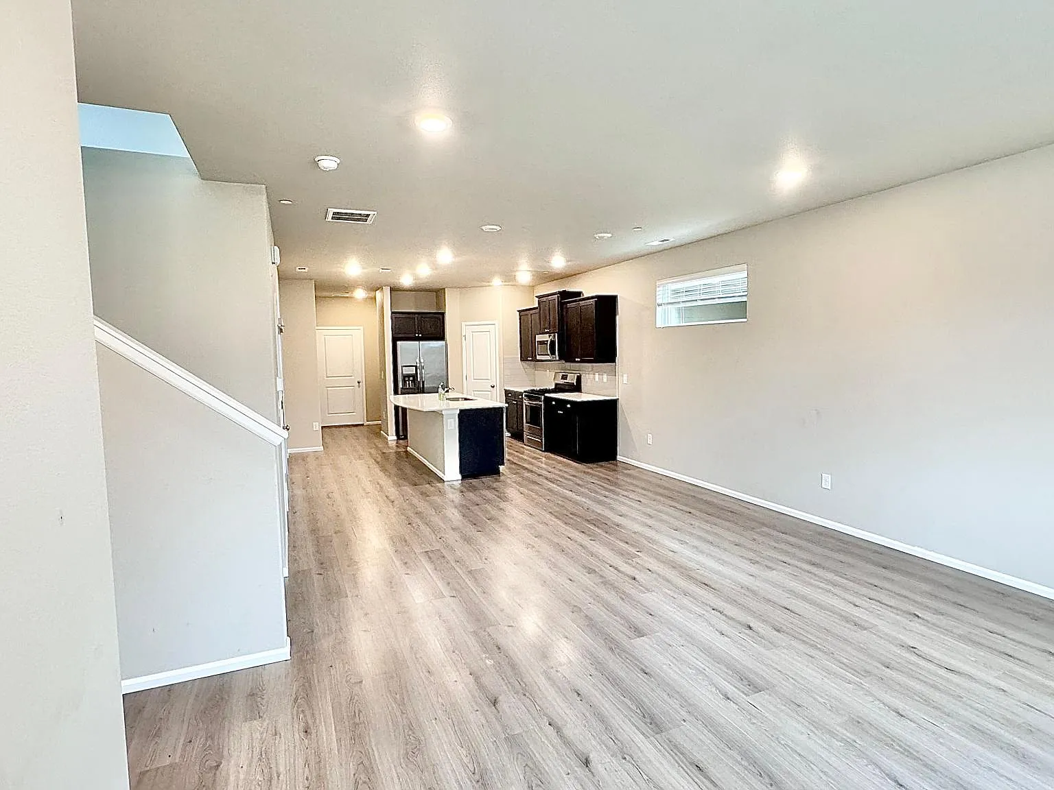 3 bed, 2.5 bath, 2133 sqft, $3,300 — Photo 3