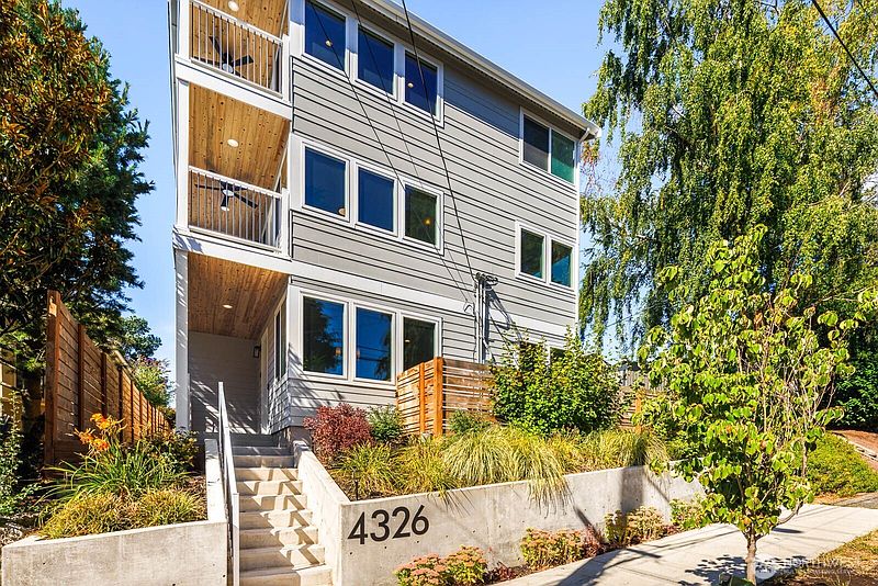 2nd image of 4326 A SW Mills Street